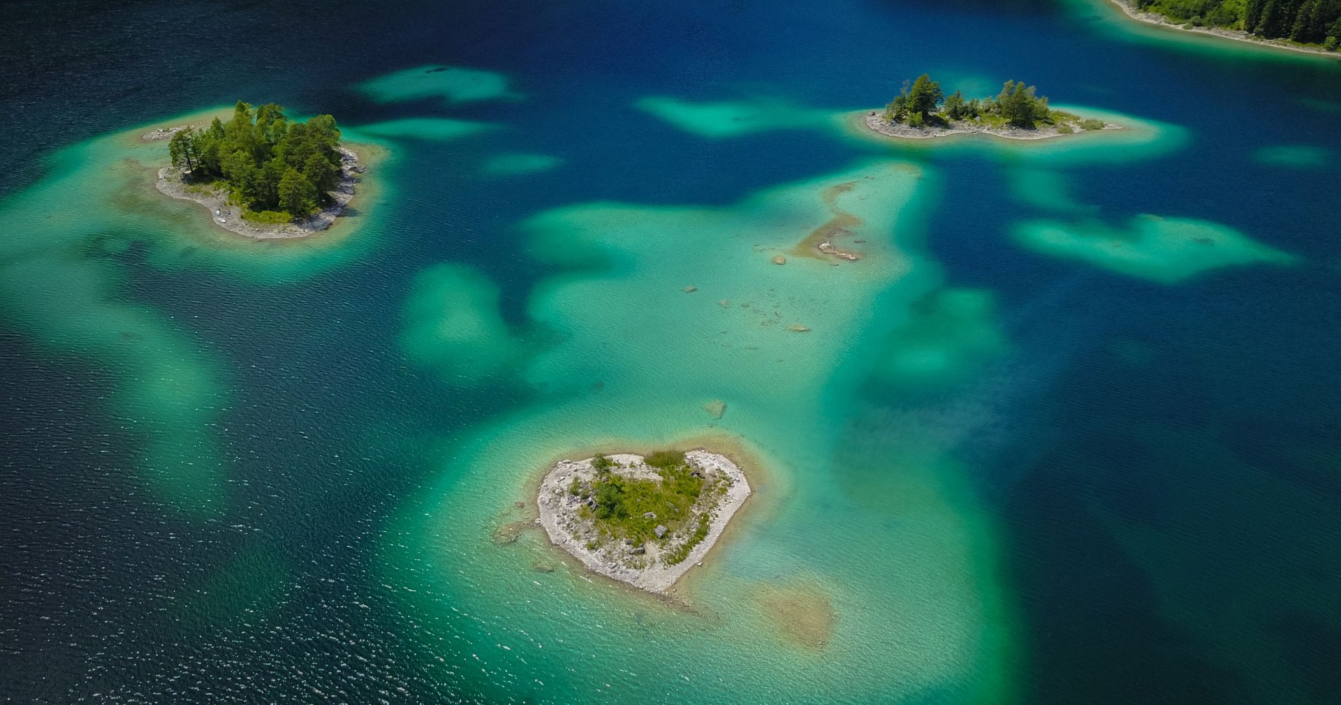 Eibsee mit Herz, © Zugspitzdorf Grainau - D. Diedrich