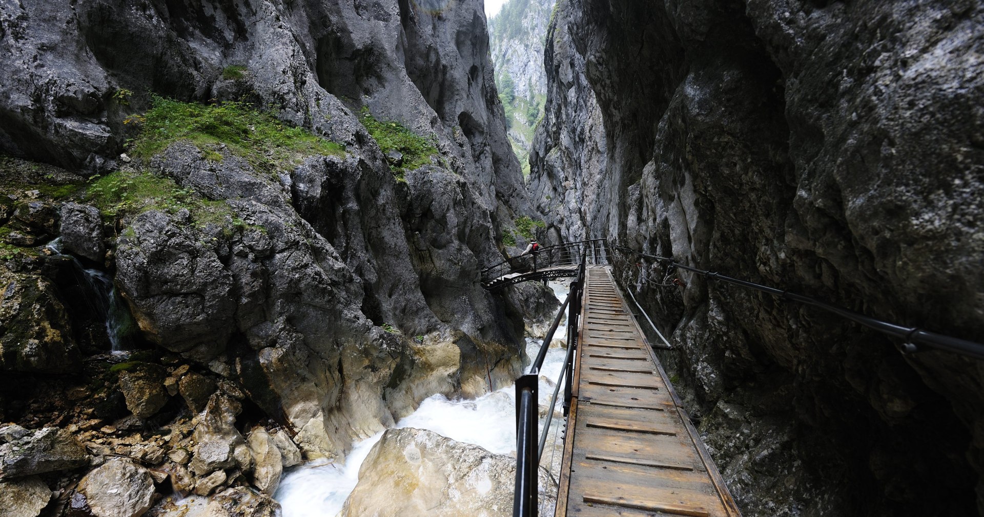 Höllentalklamm mit Steg, © Touristinformation Grainau - Foto Ehn