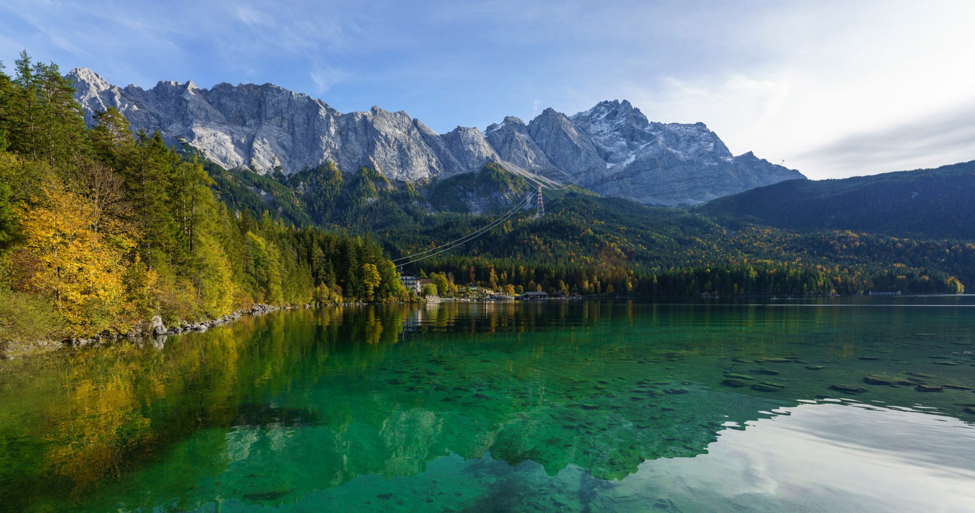 Eibsee im Herbst mit Blick auf Zugspitze, © Tourist Information Grainau –W.Ehn