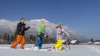 Schneeschuhwandern©Tourist Information Grainau –C Bäck (2).jpg, © Christian Bäck