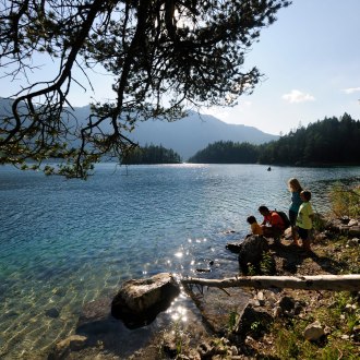 Eibsee mit Familie, © Tourist-Information Fotograf Ehn