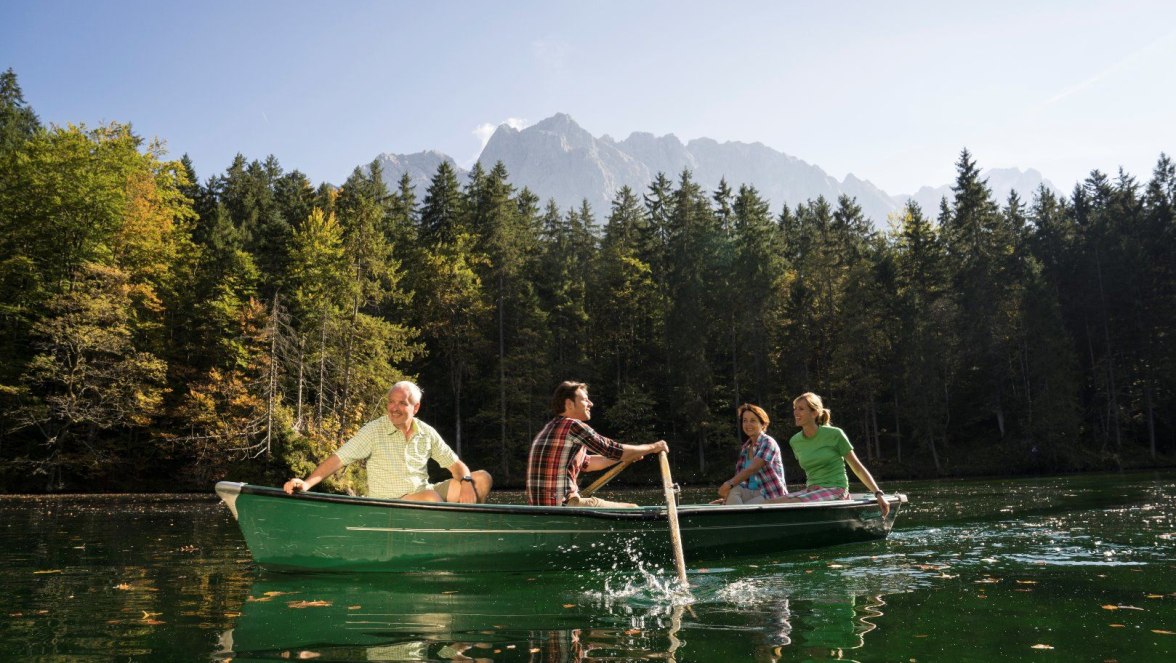 ZABT_Gruppe_Ruderboot_Badersee_3.jpg