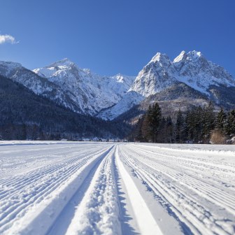 Langlaufen im Zugspitzdorf Grainau, © Touristinformation Grainau - Foto Bäck