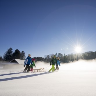 Familie im Schnee, © ZABT