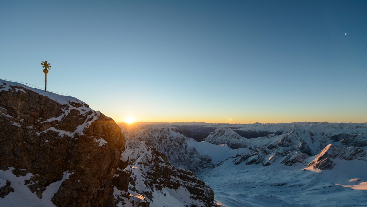 Zugspitzgipfel bei Sonnenaufgang, © Tourist Information Grainau –W.Ehn