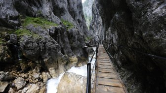 Höllentalklamm mit Steg, © Touristinformation Grainau - Foto Ehn